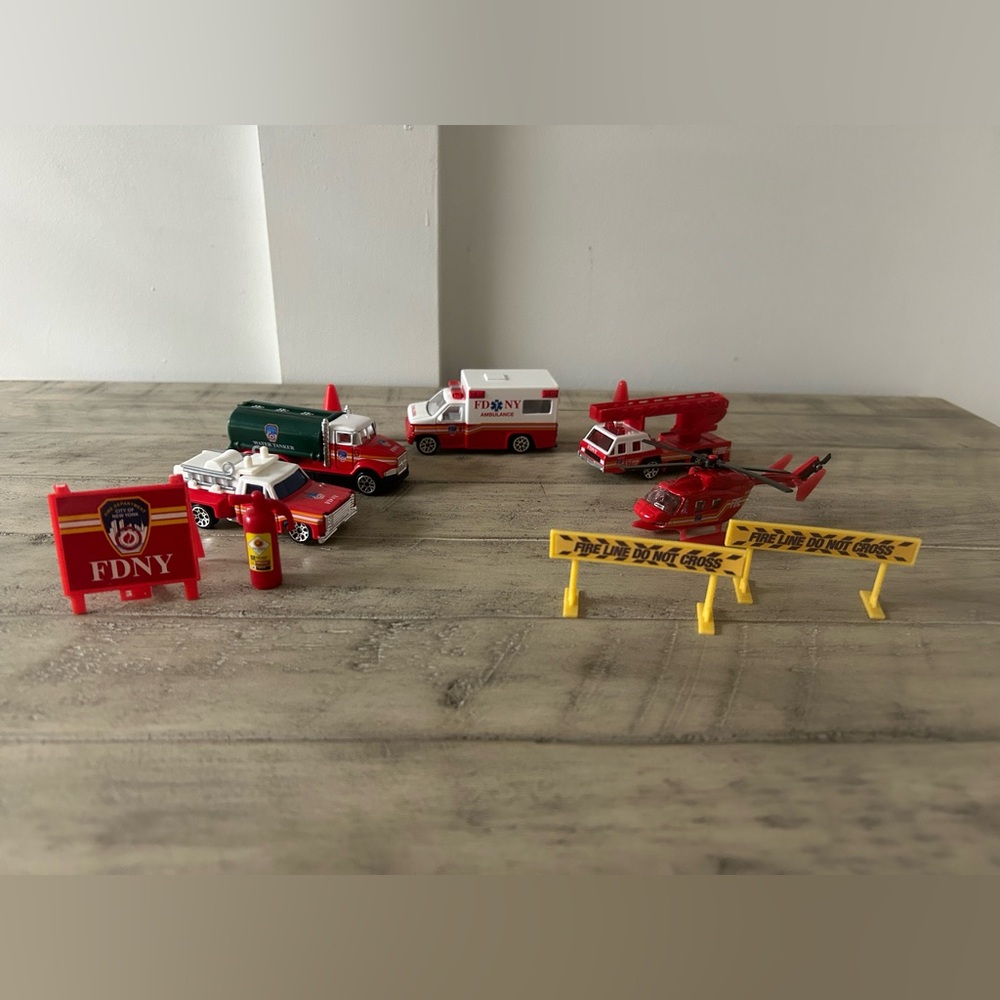 🚒🚨FDNY Lot of Transportation Vehicles with accessories🚑🚨